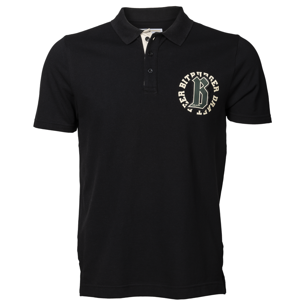 Schwarzes Poloshirt aus Baumwolle mit dunkelgrün-beigen Bitburger B auf der linken Brust